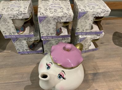 Mrs Potts and 6 Chip Disney cups