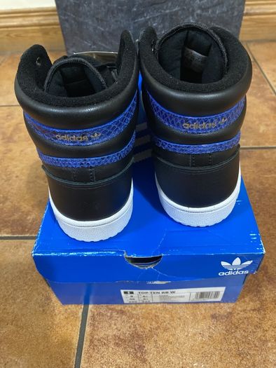 Adidas Trainers Hightop Adidas Original size 6.5 runners brand new