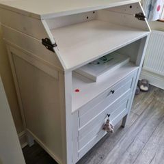 baby changing table