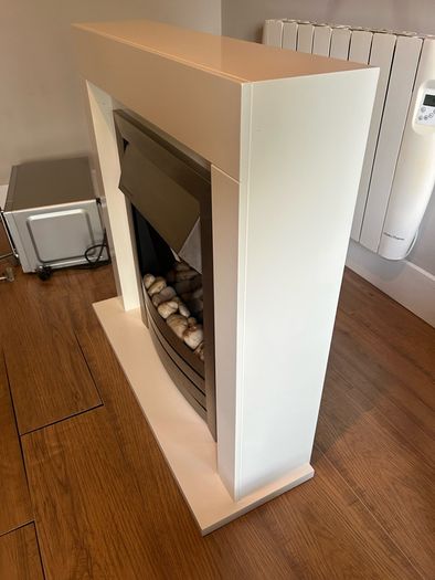Electric fireplace with remote control