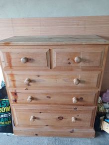 chest of drawers