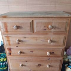 chest of drawers