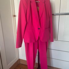 Brand new fuchsia suits for women size 14 UK