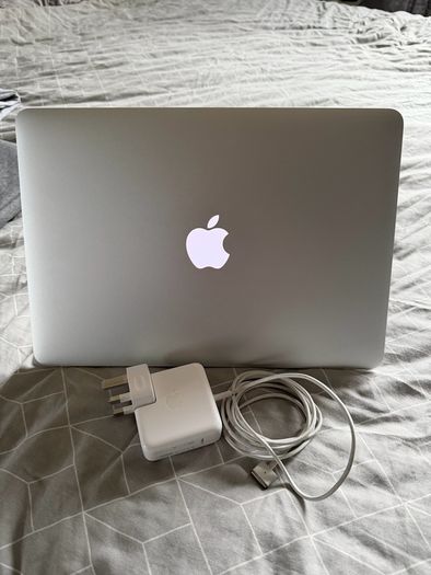 MacBook Air i5