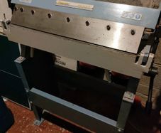 Sheet metal folding machine