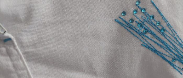 white mini skirt fits 6-8 worn twice