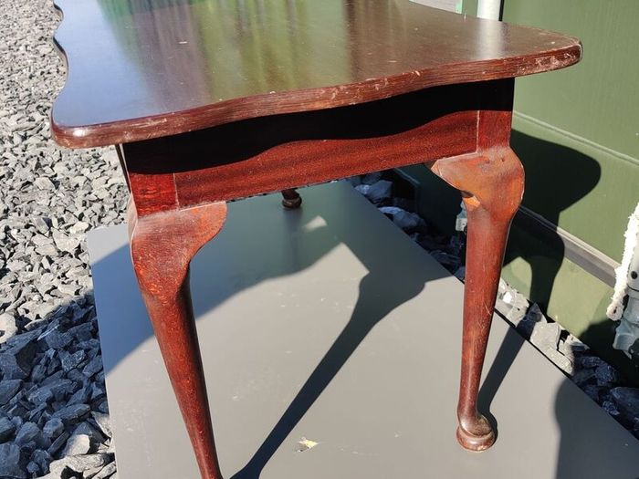 Vintage Queen Anne Style Side Table  Mahogany Finish