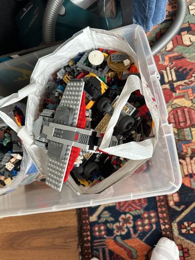 Mixed genuine Lego - 21kg eur90 for all or eur35 per 7kg bag