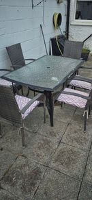 garden table and chairs