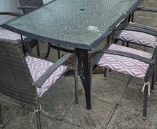 garden table and chairs