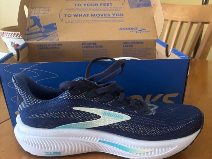 Brooks Ladies Trainers