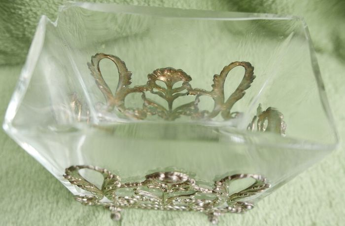 Antique Sterling Silver Handcrafted Square Container With Leaf Applique (glass Slightly Chipped)