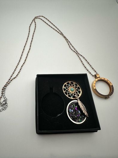 Mi Moneda Type Necklaces