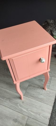 bedside table / bedside locker / bedside cabinet