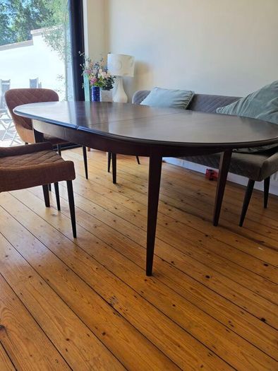 Elegant Mid-Century Modern Extendable Dining Table