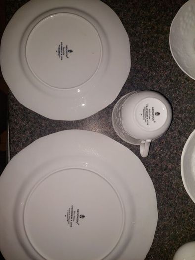 Wedgewood Strawberry and Vine 52 Piece Set
