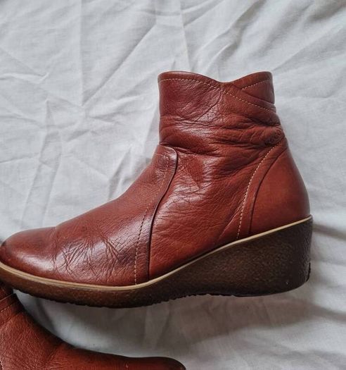 ecco  brown leather boots Size 4 eu 37 zip up in excellent condition
