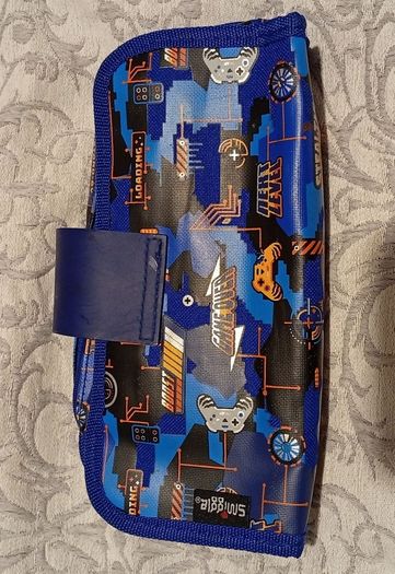 Smiggle Pencil case x 2 & Smiggle Pen's