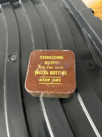 collectables small retro tin