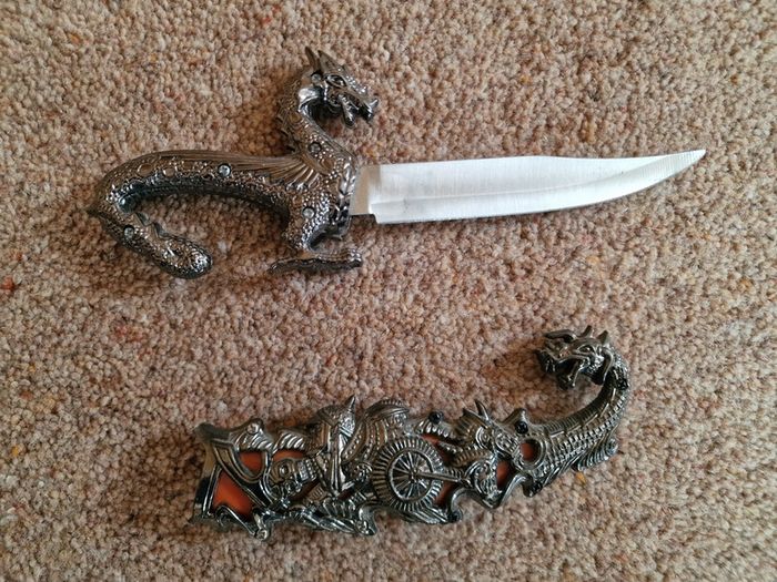 Dragon Design Knife with Sheath