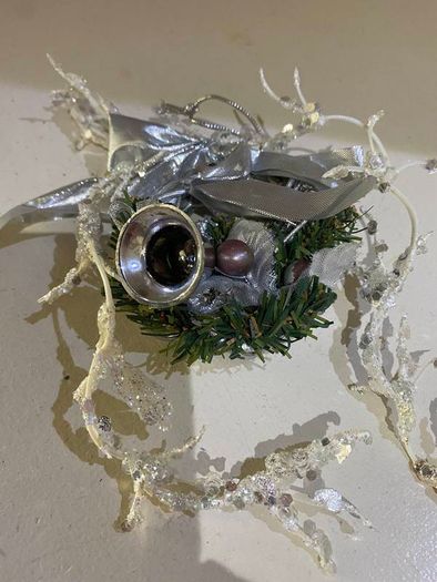 Silver Mini Christmas Wreath Decoration With Small Garland