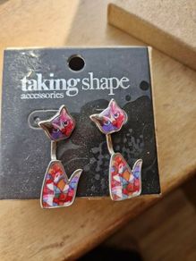 2 pairs of Costume Jewelry Earrings