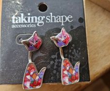 2 pairs of Costume Jewelry Earrings