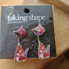 2 pairs of Costume Jewelry Earrings