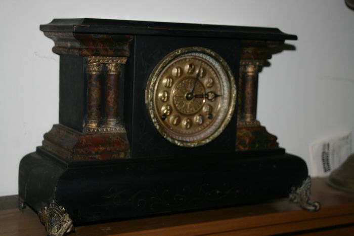 Vintage Clock (in working order )