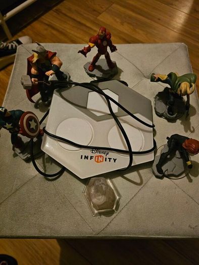 Disney Infinity Marvel 2.0 With 5 Figurines