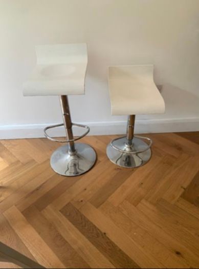 2 x Free Stools