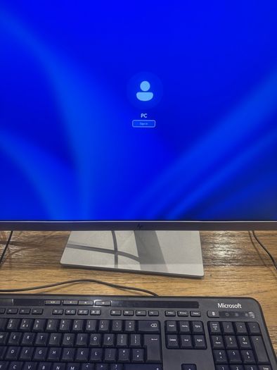 HP Z1 Tower G5 Workstation with HP 27 inch Quad HD Monitor VERY High Spec Setup