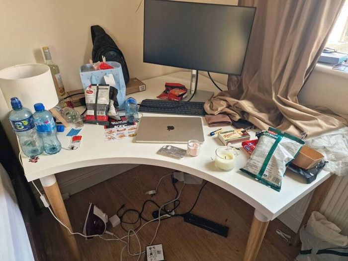 Ikea linnmon office table in excellent condition need it gone tonight