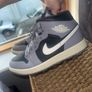 nike air jordan 1 mid Image 2