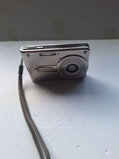 Casio Exilim EX-S100 Digital Camera