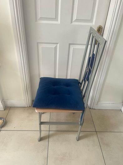 4 Chairs (metal )