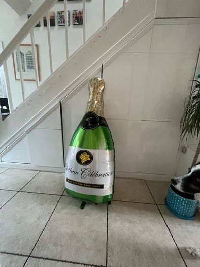 Large champagne bottle ballon