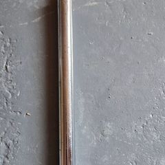 Telescopic wheel brace.