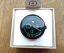 Google Pixel Watch 4 45mm Wi-Fi (Satin Moonstone) + Extra Straps, Case & Screen Protectors