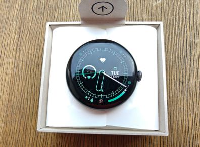 Google Pixel Watch 4 45mm Wi-Fi (Satin Moonstone) + Extra Straps, Case & Screen Protectors