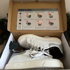 Heeleys Guess UK Size 2 BRAND NEW!