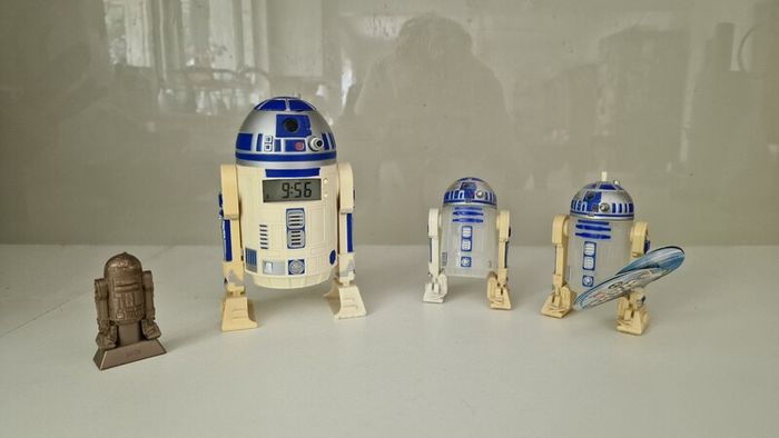 Star Wars collectables R2D2 and Vader
