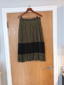 M&S Army  Green Skirt.   S.14.