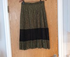 M&S Army  Green Skirt.   S.14.