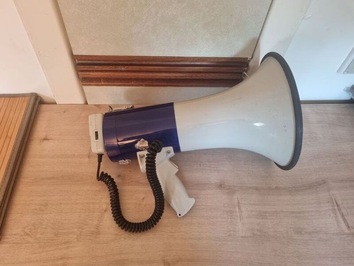 Radio Shack Powerhorn 32-2038 Portable Megaphone Vintage Handheld 10w Dc 12v