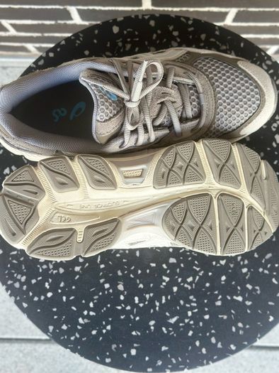 ASICS GEL-NYC trainers worn once,like new