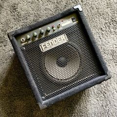 FENDER Rumble 15 Bass Combo Amp