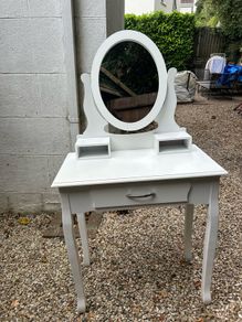 Vanity table