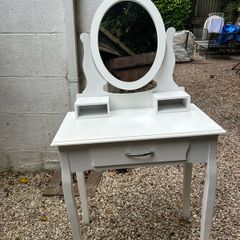 Vanity table