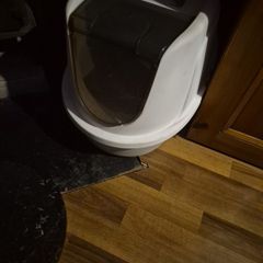 Cat litter tray